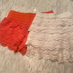 Two skirt + shorts in hot pink and white perfect for summer!! Size small